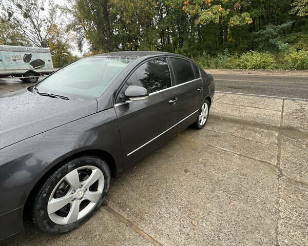 Фольксваген Пассат 2007 в Виноградове на Automoto.ua Черный Фольксваген Пассат, объемом двигателя 2 л и пробегом 300 тыс. км за 4999 $, фото 3 на Automoto.ua