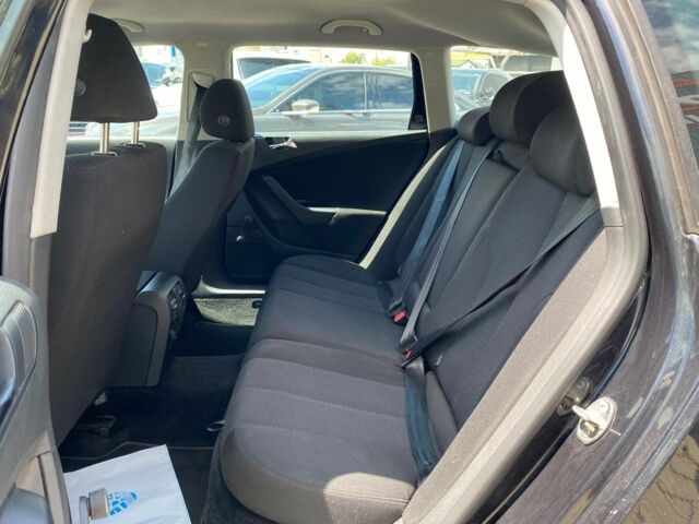 Черный Фольксваген Пассат, объемом двигателя 1.6 л и пробегом 285 тыс. км за 6500 $, фото 16 на Automoto.ua