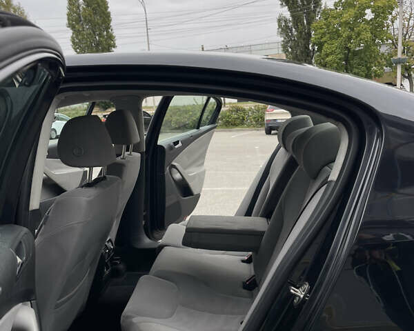 Фольксваген Пассат 2007 в Киеве на Automoto.ua Черный Фольксваген Пассат, объемом двигателя 1.97 л и пробегом 345 тыс. км за 6300 $, фото 6 на Automoto.ua