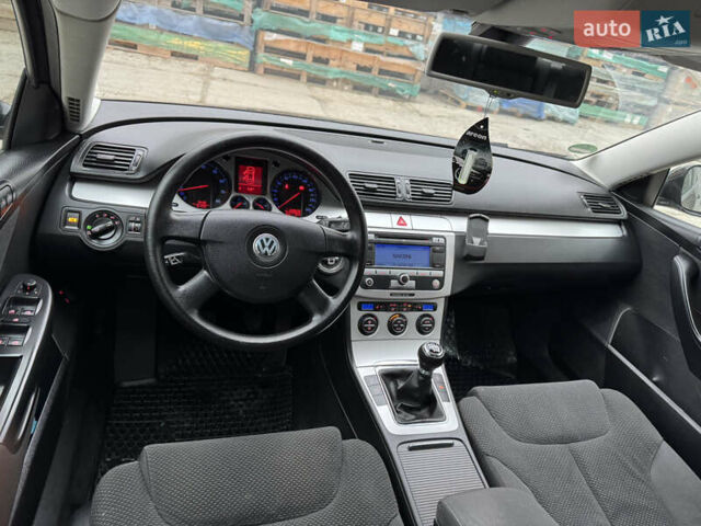 Чорний Фольксваген Пассат, об'ємом двигуна 1.6 л та пробігом 208 тис. км за 6490 $, фото 22 на Automoto.ua