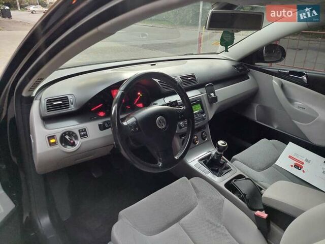 Черный Фольксваген Пассат, объемом двигателя 0 л и пробегом 186 тыс. км за 7777 $, фото 18 на Automoto.ua