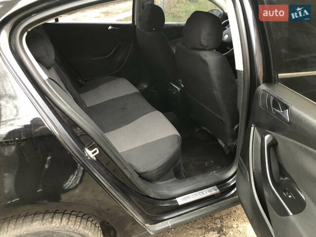 Черный Фольксваген Пассат, объемом двигателя 1.8 л и пробегом 300 тыс. км за 4500 $, фото 8 на Automoto.ua