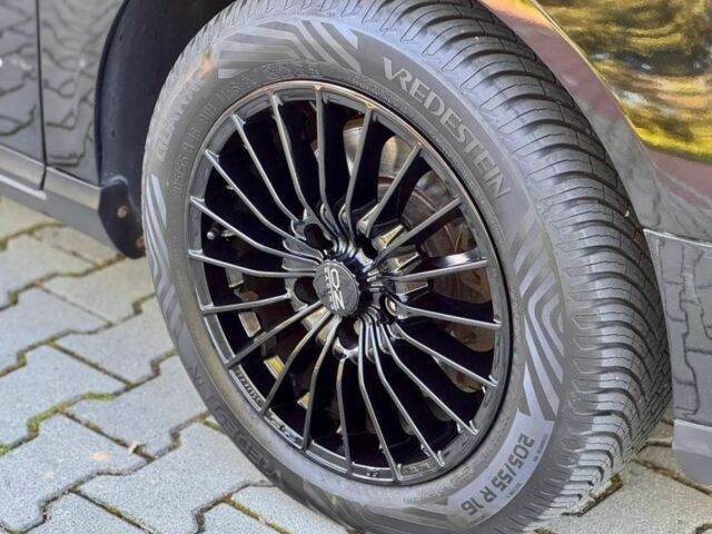 Чорний Фольксваген Пассат, об'ємом двигуна 1.9 л та пробігом 245 тис. км за 1950 $, фото 6 на Automoto.ua