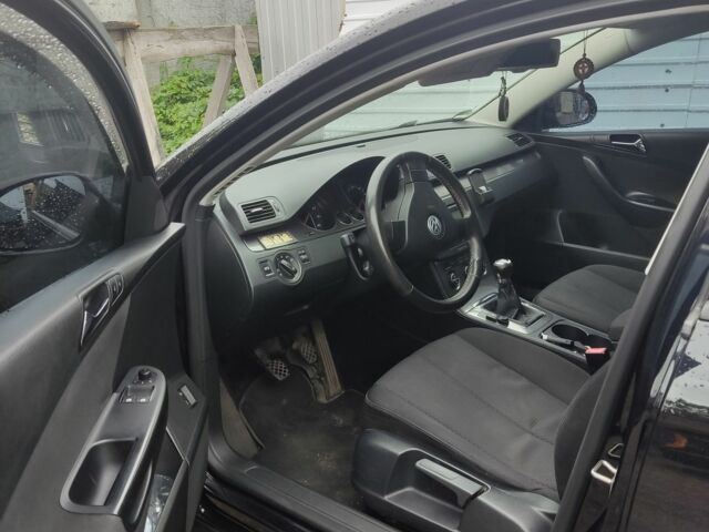 Чорний Фольксваген Пассат, об'ємом двигуна 1.6 л та пробігом 228 тис. км за 7200 $, фото 12 на Automoto.ua