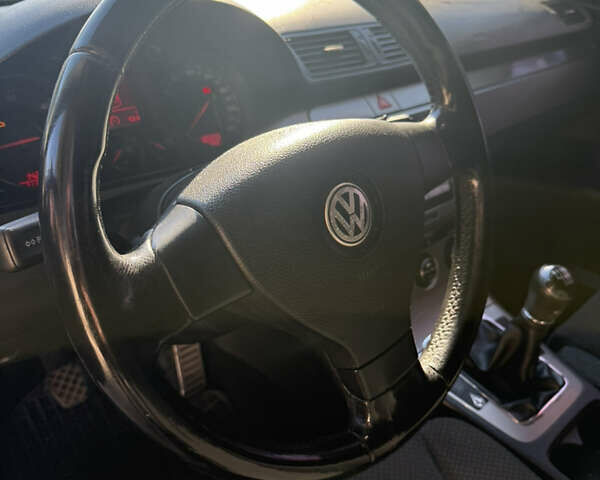 Черный Фольксваген Пассат, объемом двигателя 1.97 л и пробегом 326 тыс. км за 5500 $, фото 11 на Automoto.ua