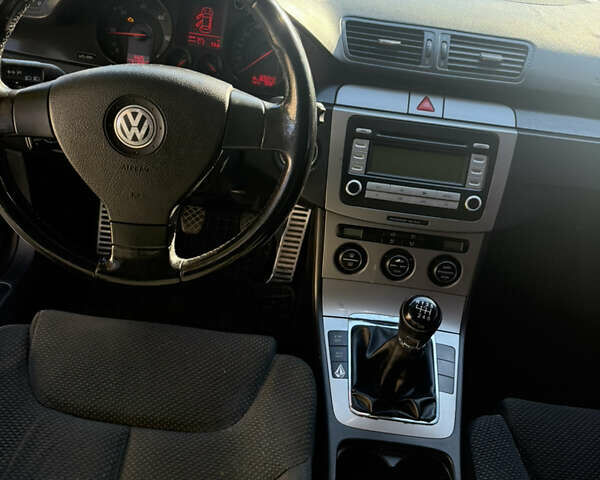 Черный Фольксваген Пассат, объемом двигателя 1.97 л и пробегом 326 тыс. км за 5500 $, фото 18 на Automoto.ua