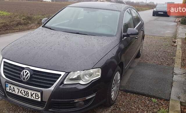 Черный Фольксваген Пассат, объемом двигателя 2 л и пробегом 205 тыс. км за 6600 $, фото 1 на Automoto.ua