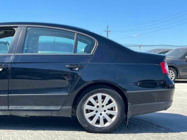 Чорний Фольксваген Пассат, об'ємом двигуна 2 л та пробігом 164 тис. км за 5790 $, фото 8 на Automoto.ua