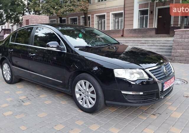 Черный Фольксваген Пассат, объемом двигателя 0 л и пробегом 186 тыс. км за 7777 $, фото 2 на Automoto.ua