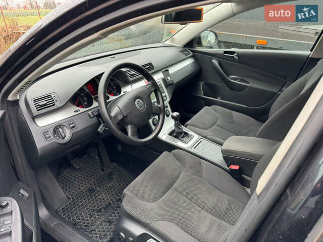 Чорний Фольксваген Пассат, об'ємом двигуна 1.6 л та пробігом 208 тис. км за 6490 $, фото 13 на Automoto.ua