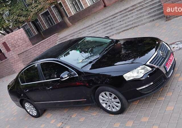 Черный Фольксваген Пассат, объемом двигателя 0 л и пробегом 186 тыс. км за 7777 $, фото 68 на Automoto.ua