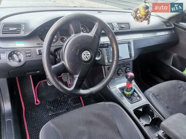 Черный Фольксваген Пассат, объемом двигателя 2 л и пробегом 297 тыс. км за 6100 $, фото 7 на Automoto.ua