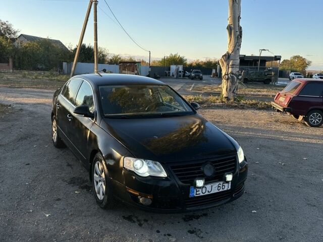 Черный Фольксваген Пассат, объемом двигателя 0 л и пробегом 290 тыс. км за 2950 $, фото 2 на Automoto.ua