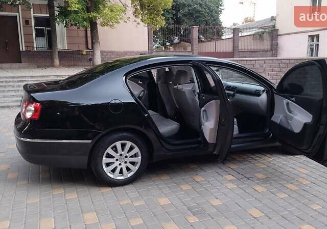 Черный Фольксваген Пассат, объемом двигателя 0 л и пробегом 186 тыс. км за 7777 $, фото 48 на Automoto.ua