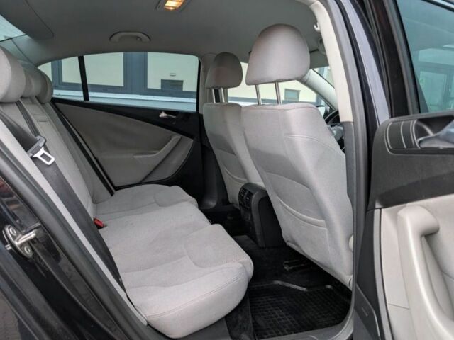 Черный Фольксваген Пассат, объемом двигателя 1.9 л и пробегом 298 тыс. км за 2200 $, фото 7 на Automoto.ua