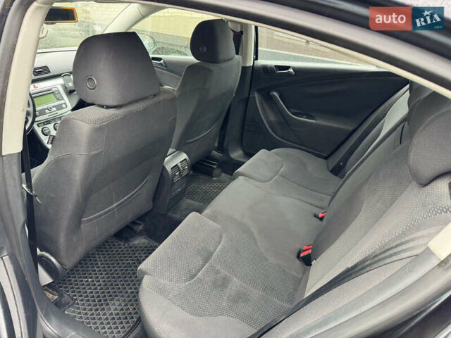 Чорний Фольксваген Пассат, об'ємом двигуна 1.6 л та пробігом 208 тис. км за 6490 $, фото 14 на Automoto.ua