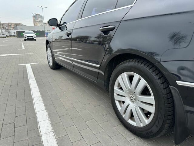 Чорний Фольксваген Пассат, об'ємом двигуна 2 л та пробігом 217 тис. км за 7200 $, фото 3 на Automoto.ua