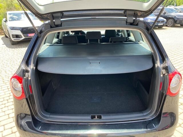 Черный Фольксваген Пассат, объемом двигателя 1.6 л и пробегом 285 тыс. км за 6500 $, фото 22 на Automoto.ua