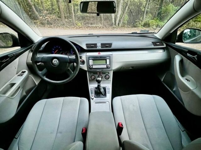 Черный Фольксваген Пассат, объемом двигателя 2 л и пробегом 240 тыс. км за 1650 $, фото 5 на Automoto.ua