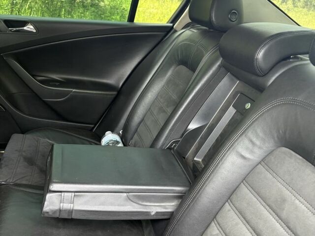 Чорний Фольксваген Пассат, об'ємом двигуна 3.2 л та пробігом 217 тис. км за 4500 $, фото 7 на Automoto.ua