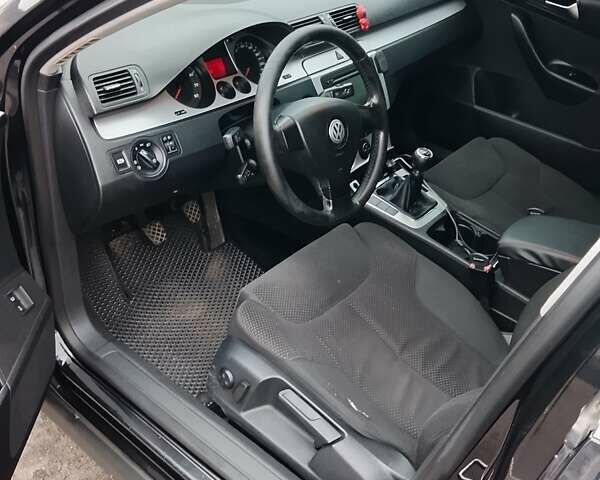 Черный Фольксваген Пассат, объемом двигателя 1.8 л и пробегом 230 тыс. км за 6400 $, фото 8 на Automoto.ua