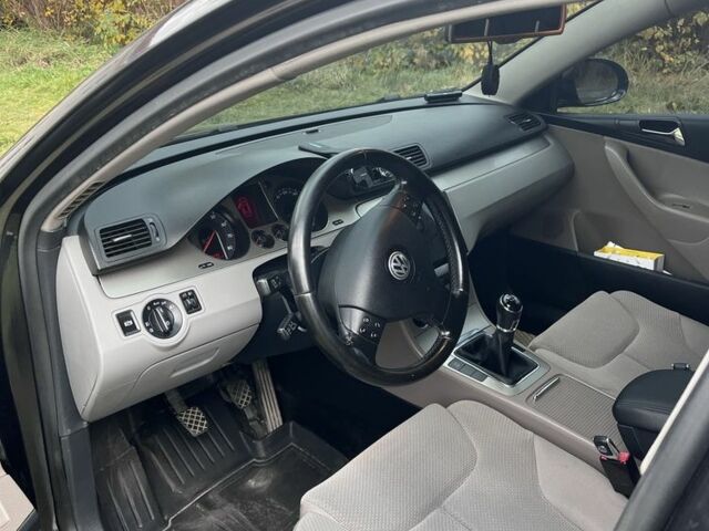 Черный Фольксваген Пассат, объемом двигателя 1.4 л и пробегом 195 тыс. км за 8000 $, фото 9 на Automoto.ua