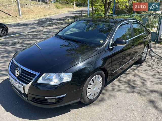 Черный Фольксваген Пассат, объемом двигателя 1.8 л и пробегом 275 тыс. км за 5500 $, фото 5 на Automoto.ua
