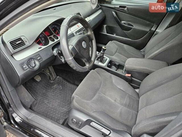 Чорний Фольксваген Пассат, об'ємом двигуна 1.8 л та пробігом 312 тис. км за 6300 $, фото 3 на Automoto.ua