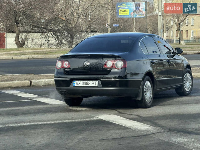 Черный Фольксваген Пассат, объемом двигателя 1.8 л и пробегом 150 тыс. км за 9000 $, фото 1 на Automoto.ua