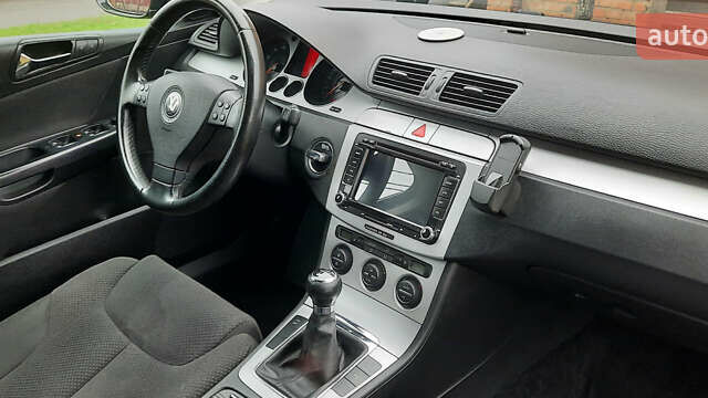 Черный Фольксваген Пассат, объемом двигателя 1.4 л и пробегом 200 тыс. км за 6900 $, фото 29 на Automoto.ua