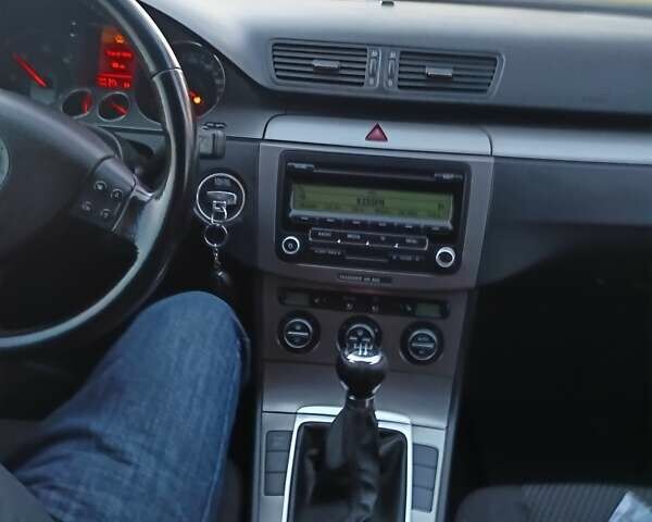Черный Фольксваген Пассат, объемом двигателя 1.9 л и пробегом 215 тыс. км за 7800 $, фото 13 на Automoto.ua