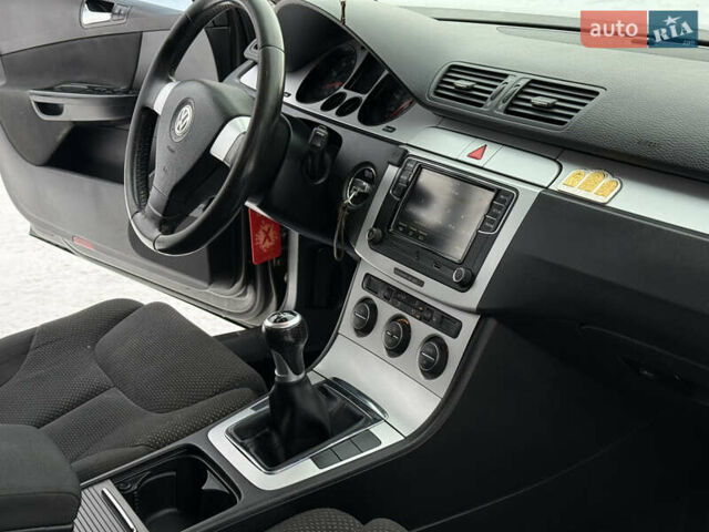 Чорний Фольксваген Пассат, об'ємом двигуна 1.8 л та пробігом 266 тис. км за 4999 $, фото 16 на Automoto.ua