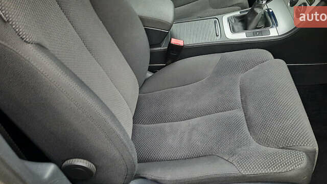 Черный Фольксваген Пассат, объемом двигателя 1.4 л и пробегом 200 тыс. км за 6900 $, фото 32 на Automoto.ua