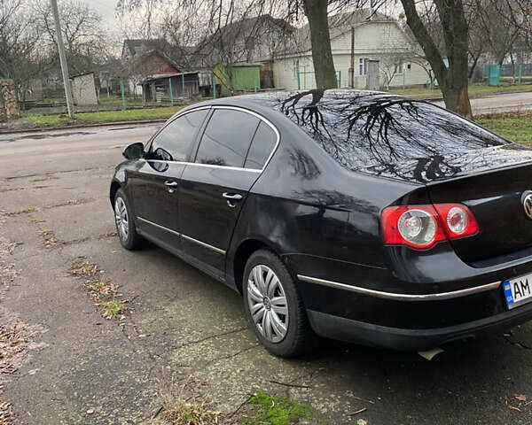 Черный Фольксваген Пассат, объемом двигателя 1.39 л и пробегом 250 тыс. км за 5500 $, фото 4 на Automoto.ua