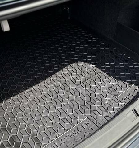 Чорний Фольксваген Пассат, об'ємом двигуна 1.8 л та пробігом 255 тис. км за 7000 $, фото 16 на Automoto.ua