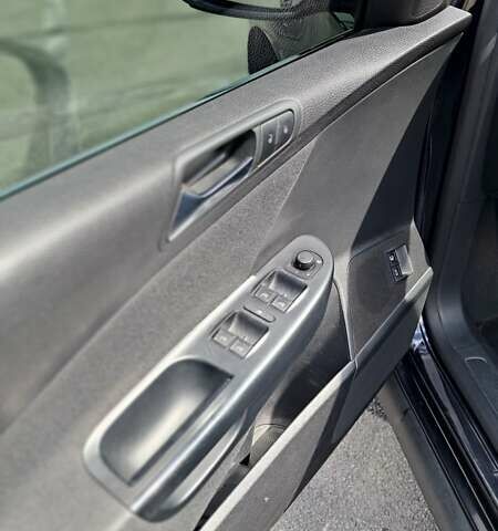 Чорний Фольксваген Пассат, об'ємом двигуна 1.8 л та пробігом 255 тис. км за 7000 $, фото 17 на Automoto.ua