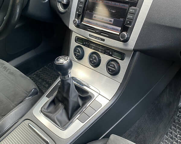 Черный Фольксваген Пассат, объемом двигателя 1.97 л и пробегом 296 тыс. км за 8500 $, фото 17 на Automoto.ua