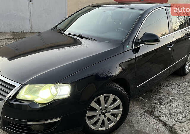 Черный Фольксваген Пассат, объемом двигателя 1.8 л и пробегом 279 тыс. км за 6200 $, фото 6 на Automoto.ua