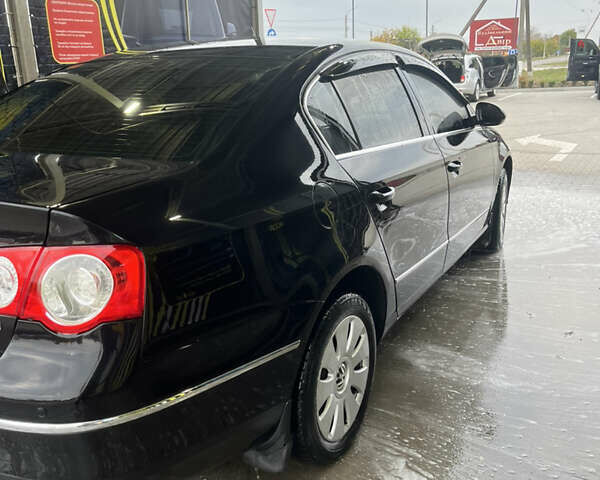 Черный Фольксваген Пассат, объемом двигателя 1.8 л и пробегом 287 тыс. км за 6500 $, фото 2 на Automoto.ua