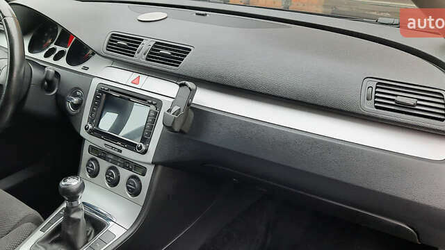 Черный Фольксваген Пассат, объемом двигателя 1.4 л и пробегом 200 тыс. км за 6900 $, фото 30 на Automoto.ua
