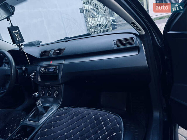 Черный Фольксваген Пассат, объемом двигателя 1.8 л и пробегом 220 тыс. км за 5300 $, фото 10 на Automoto.ua