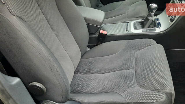 Черный Фольксваген Пассат, объемом двигателя 1.4 л и пробегом 200 тыс. км за 6900 $, фото 33 на Automoto.ua