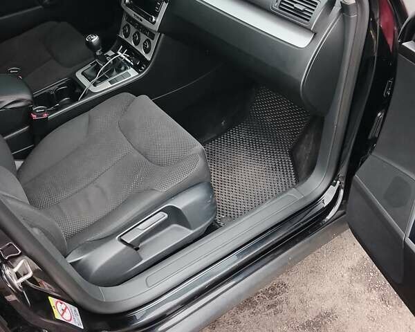 Черный Фольксваген Пассат, объемом двигателя 1.8 л и пробегом 230 тыс. км за 6400 $, фото 9 на Automoto.ua