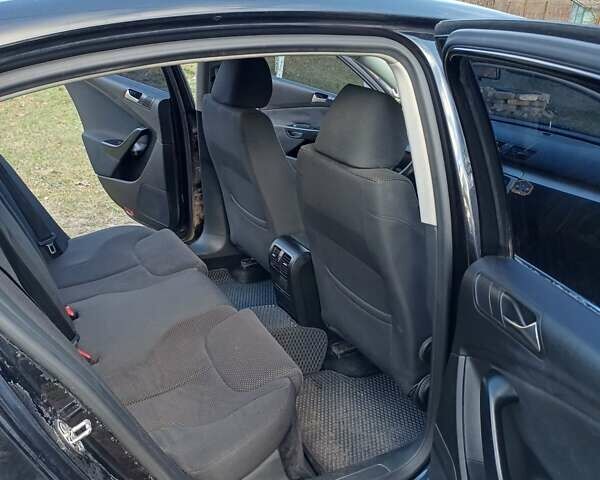 Черный Фольксваген Пассат, объемом двигателя 1.8 л и пробегом 288 тыс. км за 6500 $, фото 11 на Automoto.ua