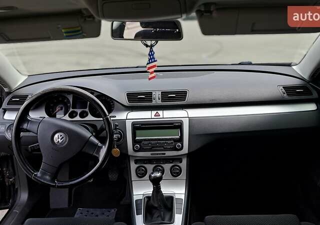 Чорний Фольксваген Пассат, об'ємом двигуна 1.8 л та пробігом 255 тис. км за 7000 $, фото 9 на Automoto.ua