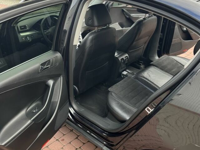 Чорний Фольксваген Пассат, об'ємом двигуна 3.2 л та пробігом 287 тис. км за 7200 $, фото 7 на Automoto.ua