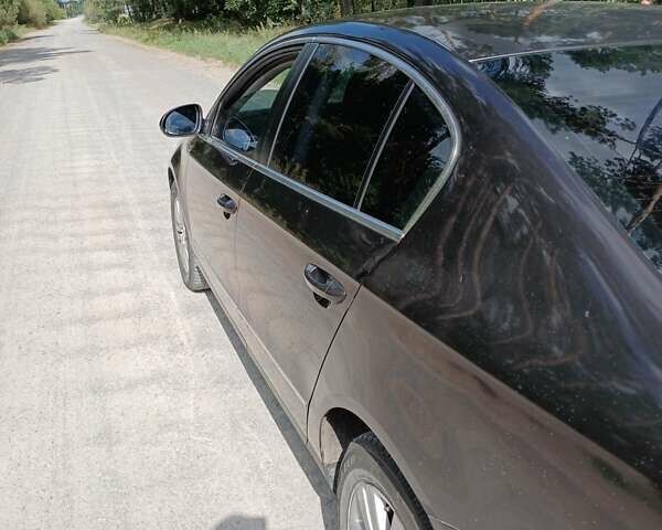 Черный Фольксваген Пассат, объемом двигателя 1.8 л и пробегом 262 тыс. км за 5200 $, фото 3 на Automoto.ua