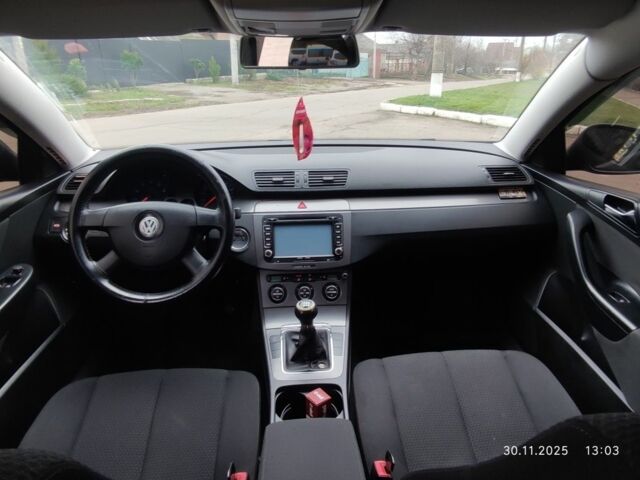 Черный Фольксваген Пассат, объемом двигателя 1.8 л и пробегом 250 тыс. км за 5900 $, фото 16 на Automoto.ua