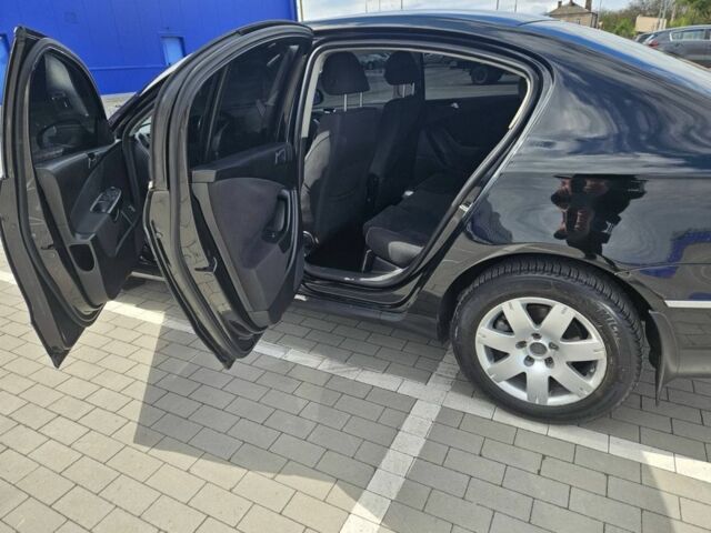 Черный Фольксваген Пассат, объемом двигателя 2 л и пробегом 350 тыс. км за 5900 $, фото 3 на Automoto.ua