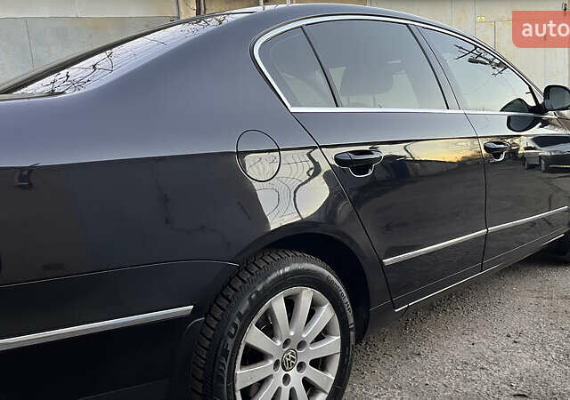 Черный Фольксваген Пассат, объемом двигателя 1.8 л и пробегом 279 тыс. км за 6200 $, фото 9 на Automoto.ua